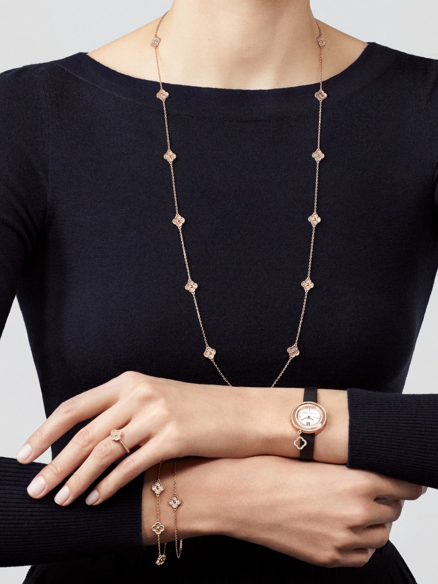 Van Cleef & Arpel Sweet Alhambra necklace 16 motifs, 18K Rose Gold (Pre-Owned)