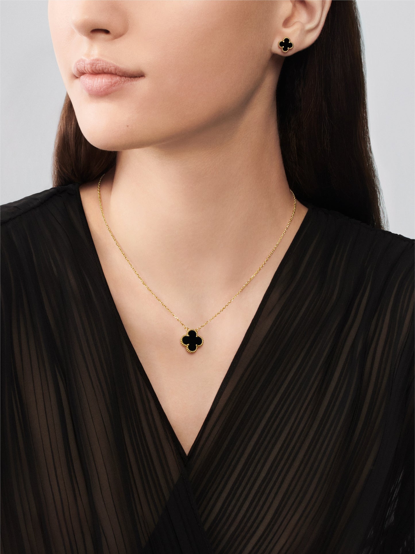 Van Cleef & Arpels Alhambra Pendant – Onyx, 18K Yellow Gold (Pre-Owned)