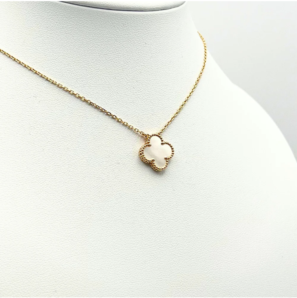 Van Cleef & Arpels Alhambra Pendant – Mother-of-Pearl, 18K Yellow Gold (Pre-Owned)